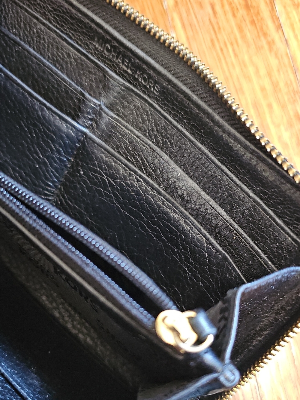 Michael Kors Zip Wallet - Picture 4 of 6